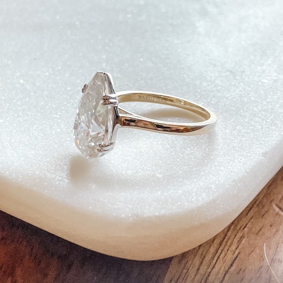 14k Gold, 6ct Elongated Pear Ring - Picture 7 of 8